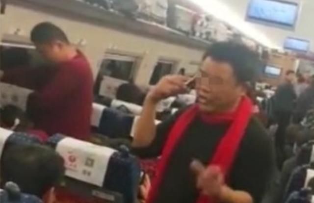 脸红|9岁儿子高铁作妖，妈妈：他只是孩子，5岁女孩回怼让妈妈直接脸红