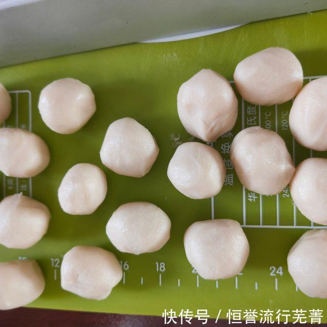 蛋黄|蛋黄酥,自己做的吃着更健康