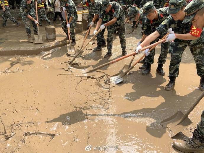 河道清淤疏通同时央求保洁公司增派人手(1)