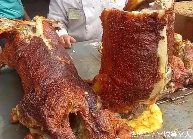 哄抢|50岁大叔街头卖“稀罕”小吃,60元一斤遭哄抢,买家不多见了