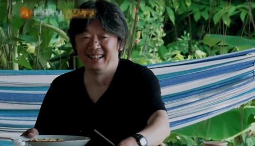  众人|《向往4》众人都在吃葱油面，有谁注意娜比反应？难怪受黄磊喜爱！