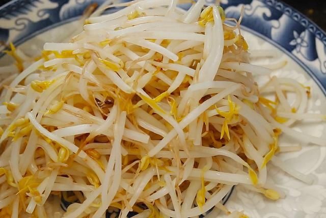  爽脆|炒豆芽，豆芽先下锅就错了！难怪豆芽不爽脆，大厨：这样做才对