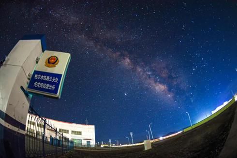 地上|那天，闪电就在耳边炸响，冰雹打在地上又弹在车上