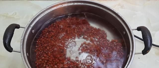 豆包|半斤红豆,1斤面粉,不用烤箱,教你做创意红豆包,比发糕还好吃