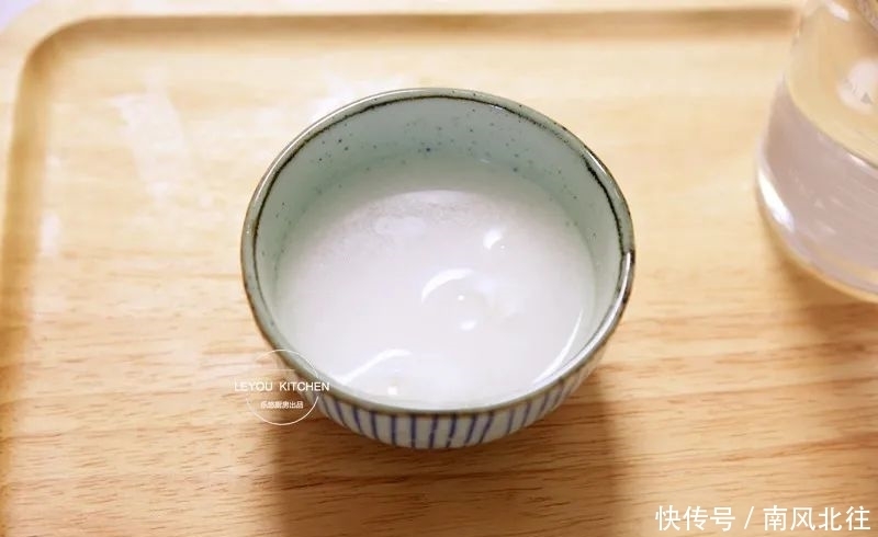 糯米粉|小时候常吃的老冰棍,在家做很简单,用牛奶、糖、糯米粉就可以做