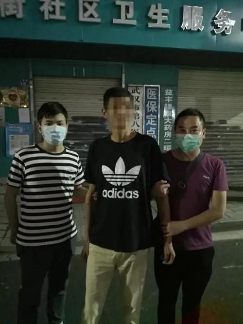  出售|盗来的摩托车公然出售，新洲警方连人带车一锅端