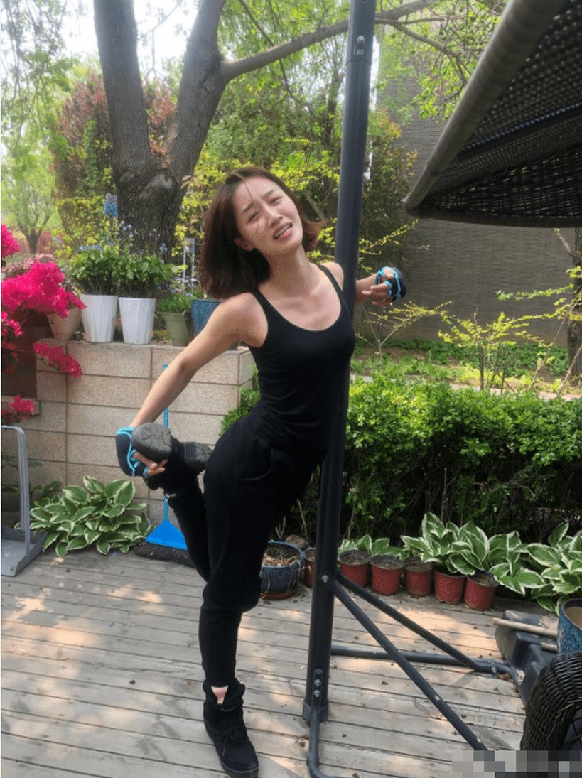  乘风破浪|《乘风破浪的姐姐》初舞台第一 蓝盈莹晒痛苦健身照 隔着屏幕都能感觉疼