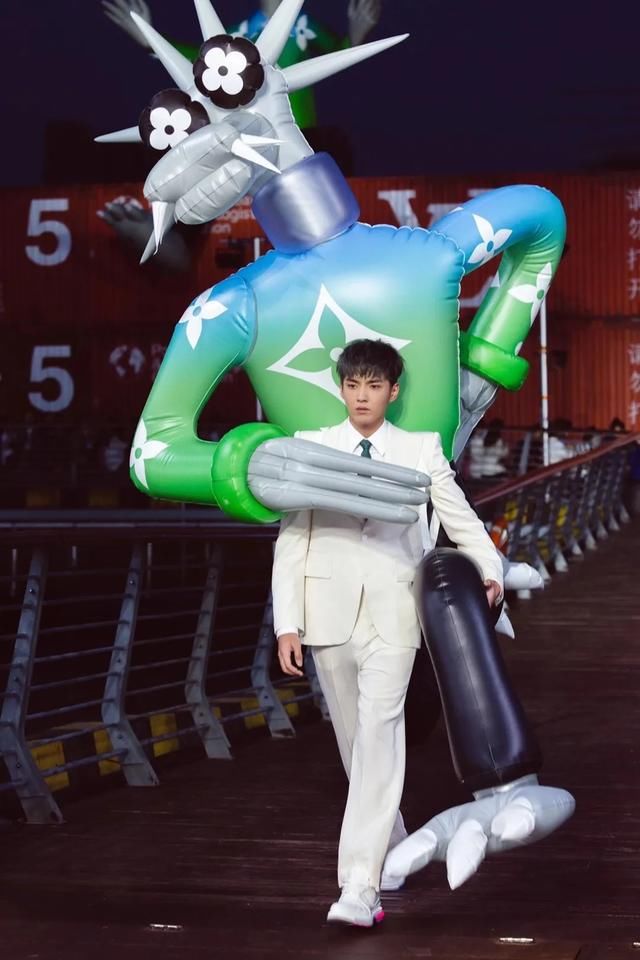  一律|一周男星穿搭丨风格各异型格一律，中国男星的“西装”江湖