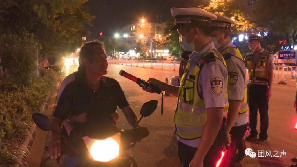  交警|平安团风|交警常态化夜查 守护您平安出行！