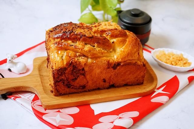  包裹|肉松手撕面包，层层包裹多多肉松，蓬松柔软，这方子经得起考验
