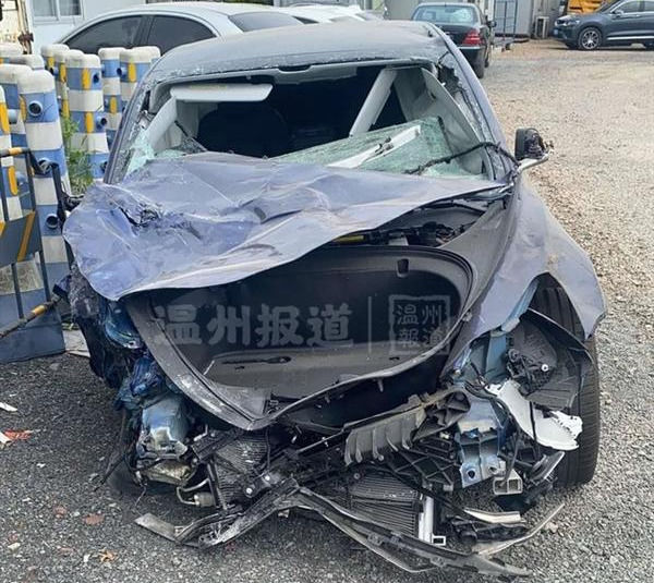  失灵|特斯拉Model 3又一起严重事故，突然加速刹车失灵，高速撞进小区，车主抢回一命！特斯拉为何频繁失控？