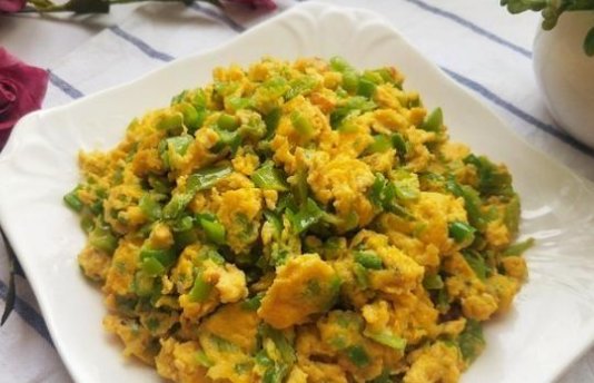  好吃|这才是青椒最好吃的做法，和鸡蛋一炒，营养美味，还特别下饭，香