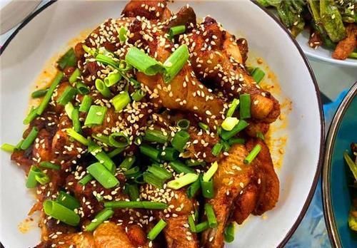 却说|老公请同事来家里吃饭,我下厨做一桌菜,上桌却说我精明过头了