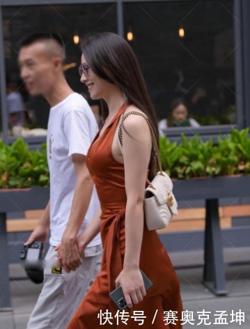 衬托|橙色开叉裙,衬托高雅气质