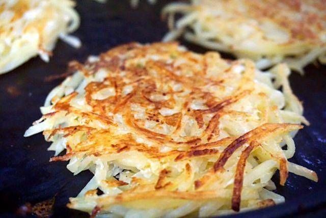  入锅|这种可口小饼，备菜过程不用切，拌一拌就能入锅煎