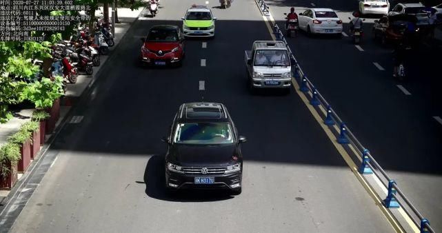 栖霞路北|都“跑”不脱！车辆违法，行人闯红灯……今天全曝光——