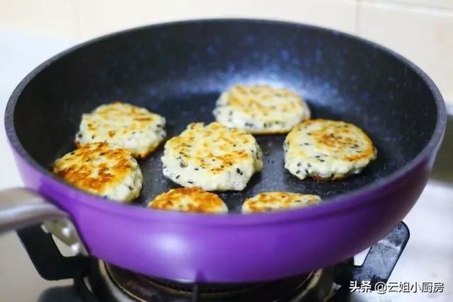 平底锅|金黄酥脆的藕饼的做法，不需要和面，一个平底锅就行