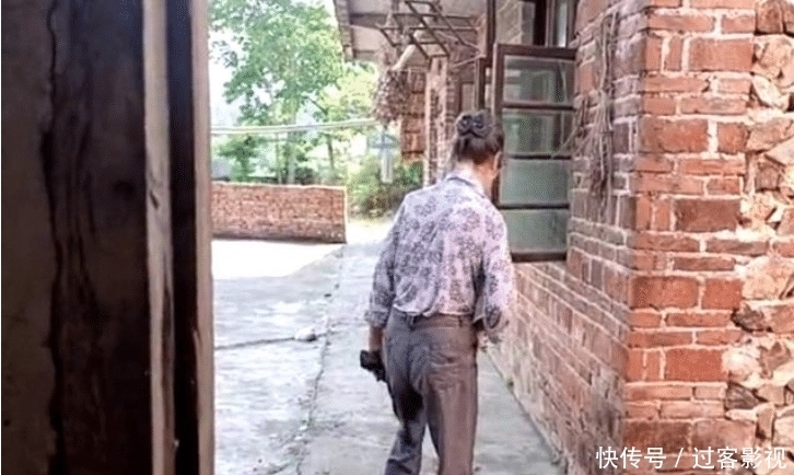 女孩|19岁女孩患尿毒症，被亲妈拉黑，亲爸留下1000元：你多保重