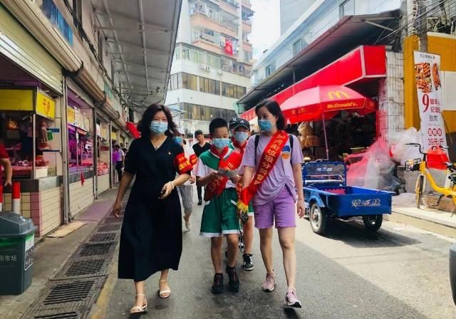  垃圾|“走街串巷，体验守桶”！龙岗路小学学生成了西街社区垃圾分类志愿者