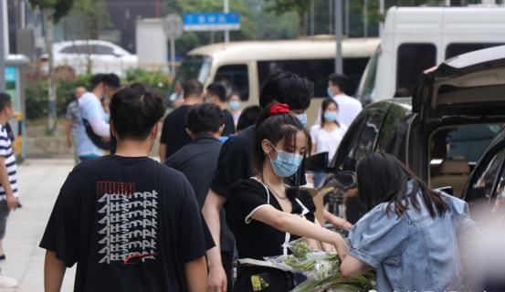 观众|《中餐厅4》杀青!王俊凯回归!杜海涛瘦了也很憨!她居然也来了