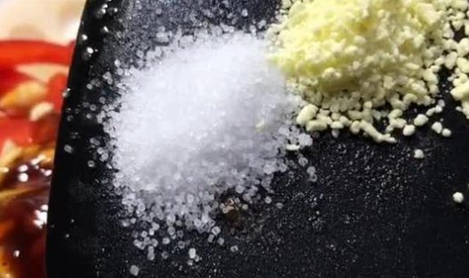  7孔|做凉拌莲藕先放醋还是先撒盐？大部分人做错了，难怪不爽脆还发黑