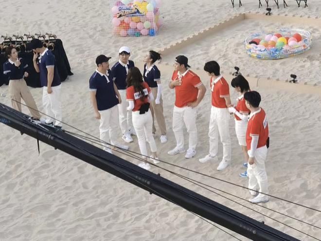  耳根|蔡徐坤第一次主动牵手女嘉宾，瞬间耳根微红，得知女方身份：我酸了