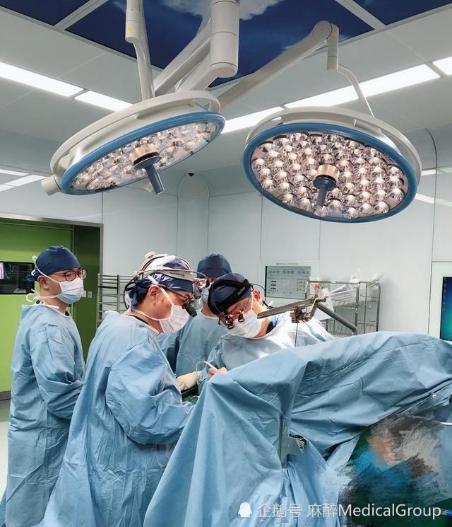  车窗|开车时，莫把胳膊搭在车窗上，危险！