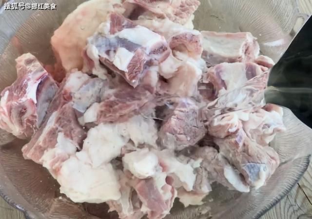 鲜香|炖牛排骨千万别焯水，乱用香料，这方法简单好用，软烂鲜香！