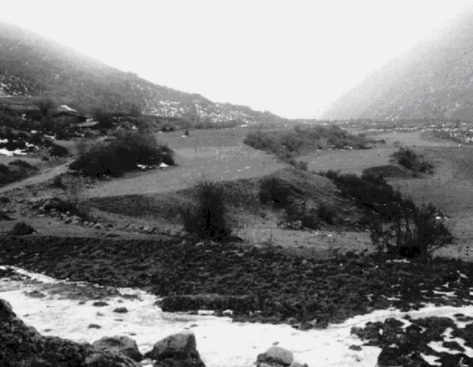 岷江|清末民初写真老照片:图1岷江源头小景,图2京师监狱