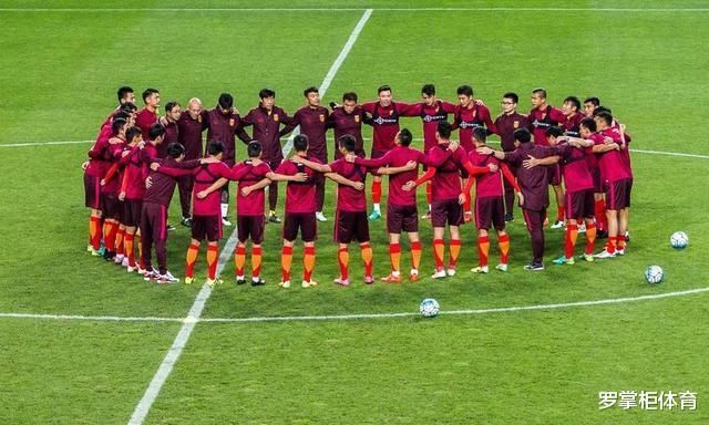  学者|240万粉大V学者批国足遭围攻，爆粗口引争议，骂国足算什么东西？