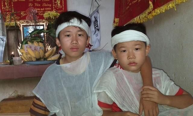 孙子|儿子儿媳都患精神疾病儿媳又自杀，8旬老妇只能独自抚养2个孙子