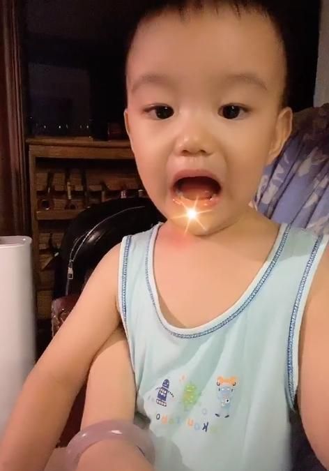  子太|54岁张晞临晒2岁儿子视频，曾吃饭都要赊账，现老来得子太幸福