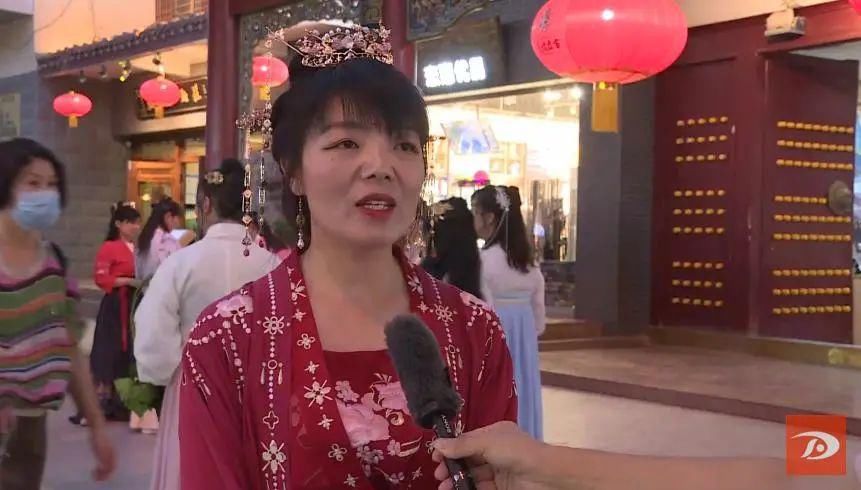  夜市|炫｜体验汉服汉礼 敦煌夜市上演“穿越”秀