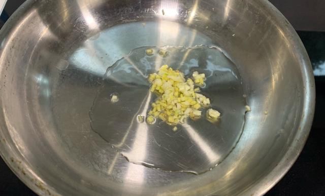  干贝|还直接下锅炒丝瓜吗？费油又难看，有了这一步，让你拥有爽脆丝瓜