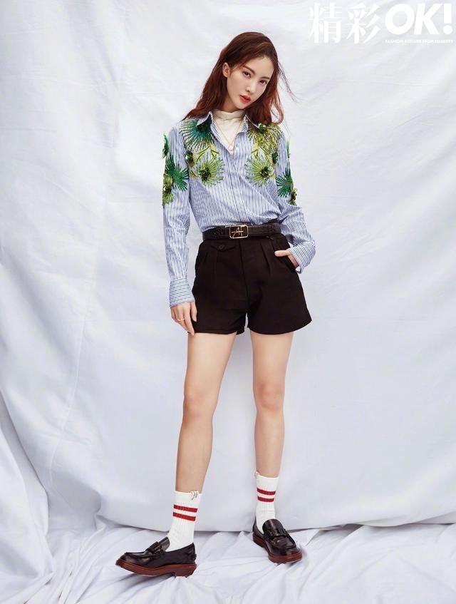  气质|金晨最新时尚大片释出，蓝色毛衣配半身裙，优雅知性气质超好