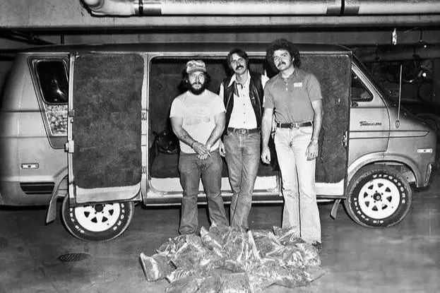 历史|历史上“最酷”的婚礼：来宾一半是警察，一半是毒贩