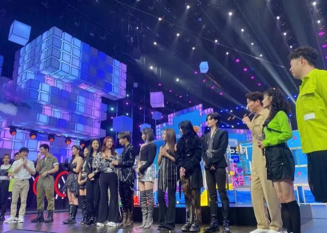  镜头|THE9全员录制《快本》，疑被区别对待，刘雨昕虞书欣赵小棠镜头最多