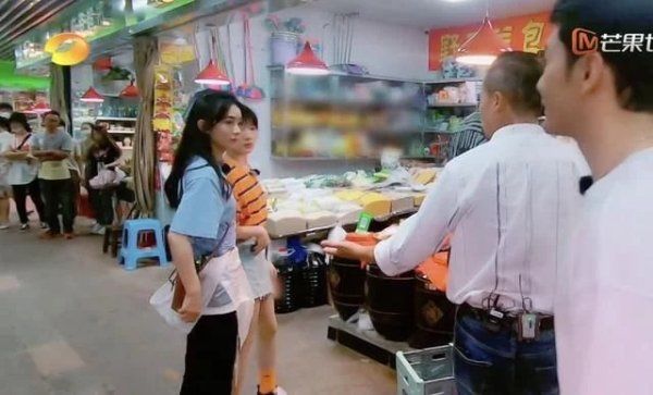  赵小扣|赵丽颖《中餐厅》管钱，5人吃火锅只花400元，却被人称“赵小扣”