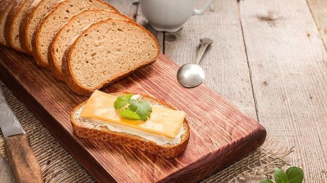  早餐|早餐晚做，让早上多睡半小时美容觉。低脂美味，百搭的牛奶吐司