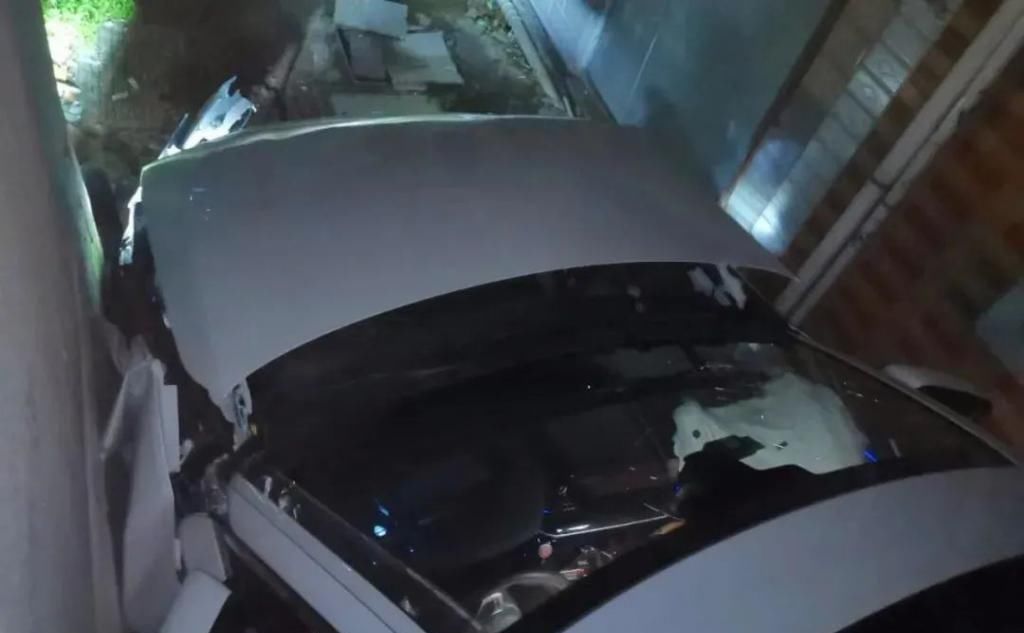 更让人|几十米的路,前后三人轮换开宝马,后果惨不忍睹!原因更让人无语…