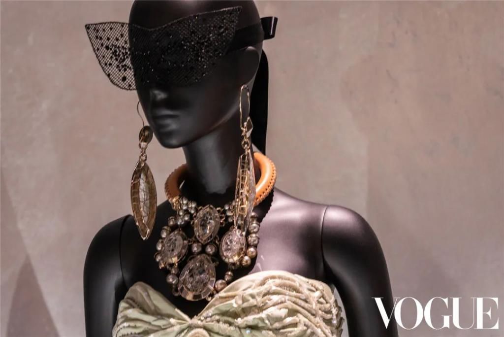  裙子|全世界最美的裙子，都藏在这个展览里