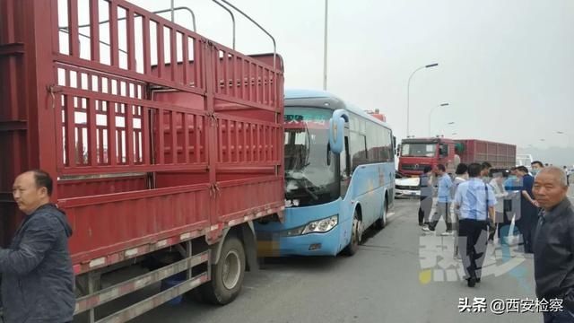  东三环|西安东三环多车连撞，18车受损，1人受伤