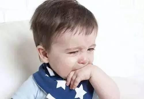 贝尔|包贝尔怒打2岁女儿上热搜，竟然有网友表示打得好