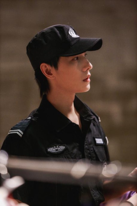  爆燃|杨洋《元气满满的哥哥》首播爆燃夺冠 开启代际互动综艺新篇章