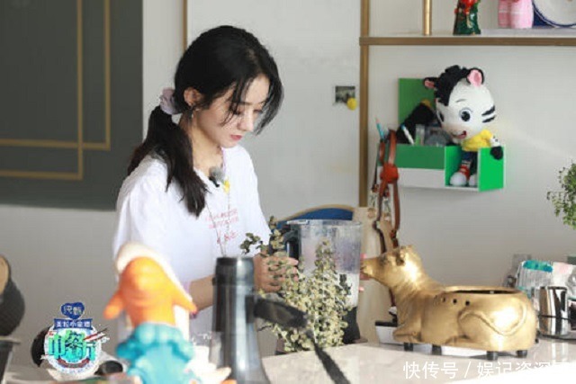 意外|《中餐厅4》迎来神秘女嘉宾,环抱8万资金强势入资,颜值只是意外