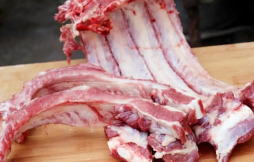 猫腻|看到这3种排骨,再便宜也别买,里面猫腻多,就连肉铺老板都不吃