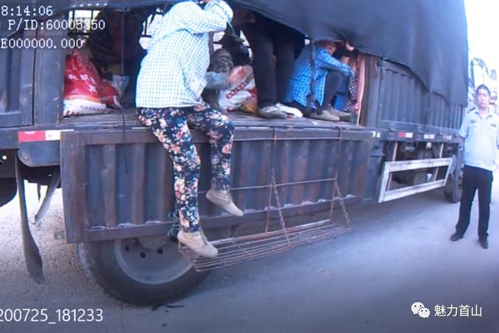  民警|重型货车变“客车”超载40人被查获