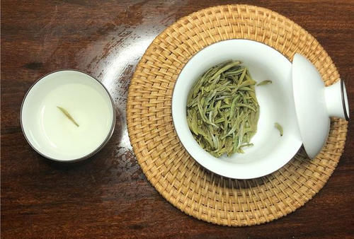  泡水|饮茶时，茶叶的第一泡水脏吗，有必要倒掉吗？