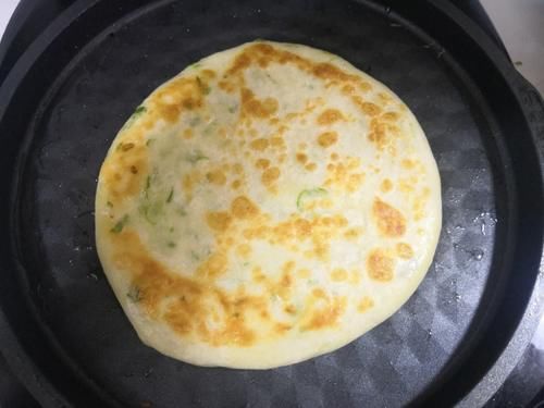 鸡蛋|最近家人吃葱花饼着迷,皮酥得掉渣,内软还咸香,网友:太馋人了