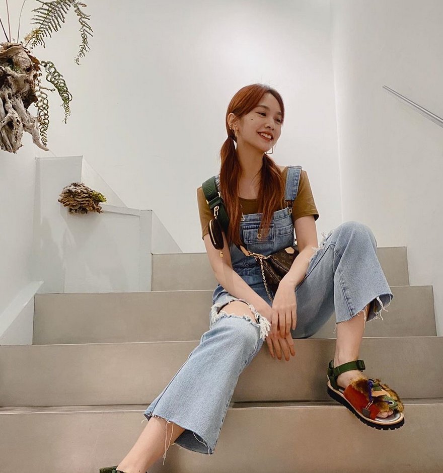 发型|辣妈变少女的发型，首选双马尾，杨幂郑爽都换上了，让你美过初恋